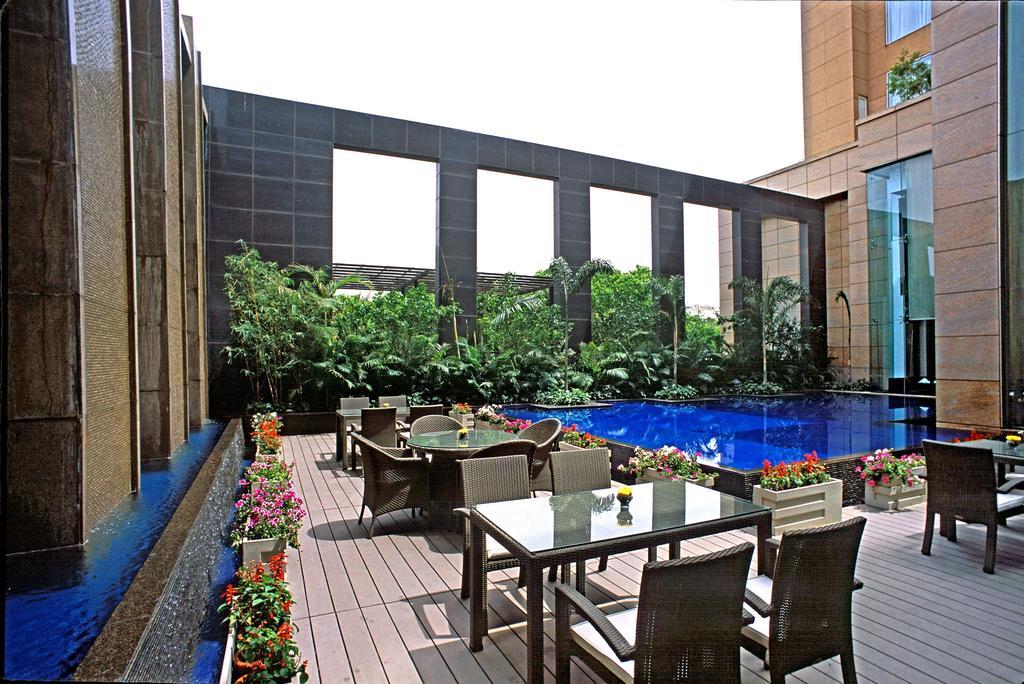Radisson Noida Hotel Exterior photo