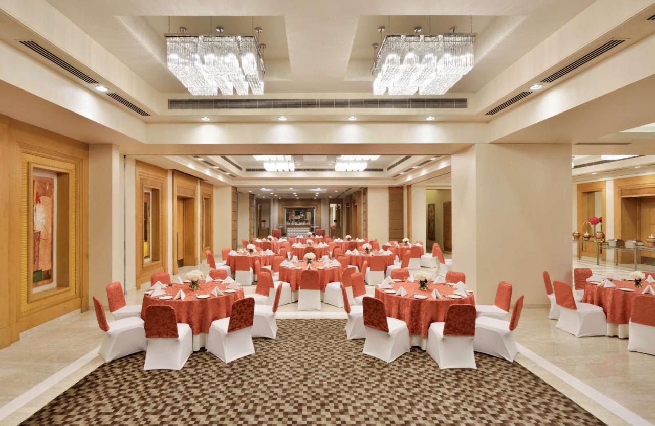 Radisson Noida Hotel Exterior photo