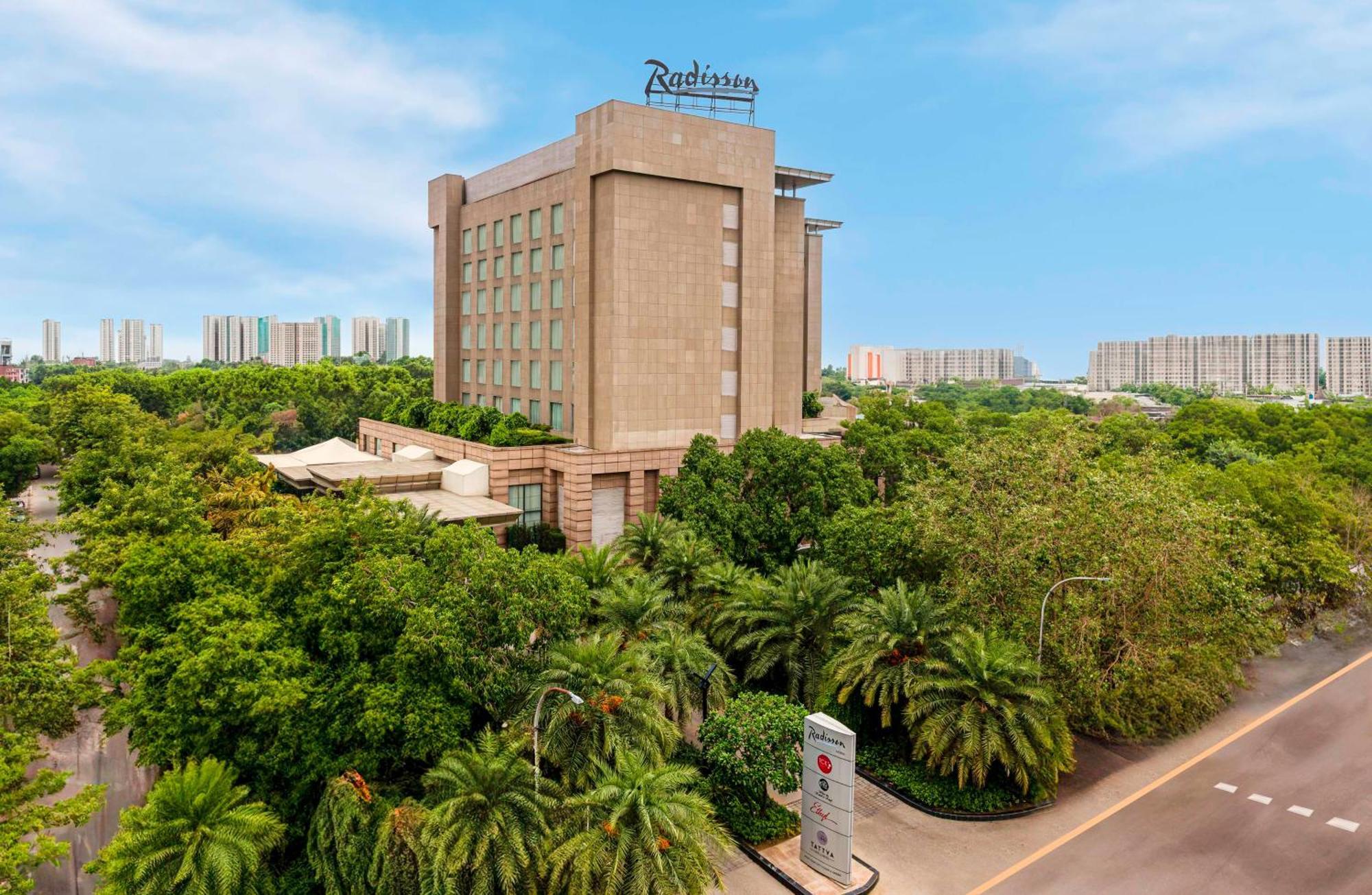 Radisson Noida Hotel Exterior photo