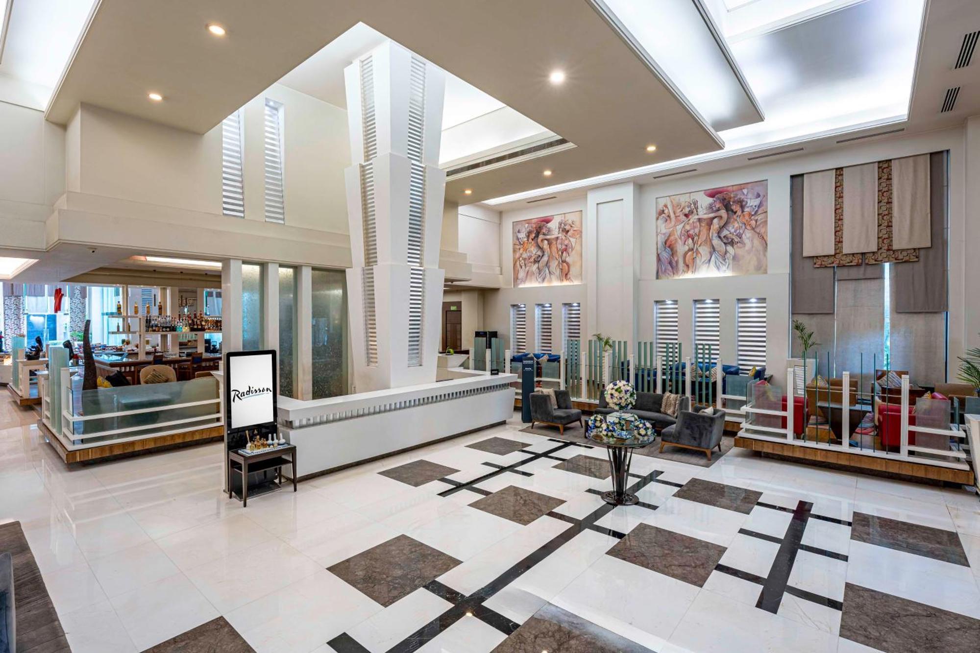 Radisson Noida Hotel Exterior photo