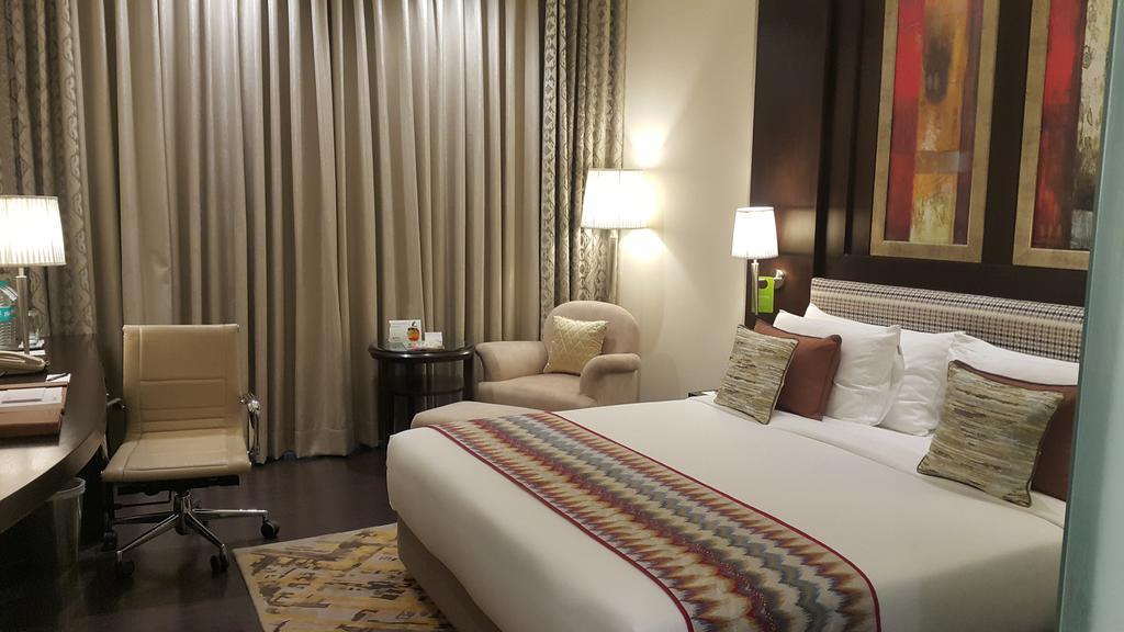 Radisson Noida Hotel Exterior photo