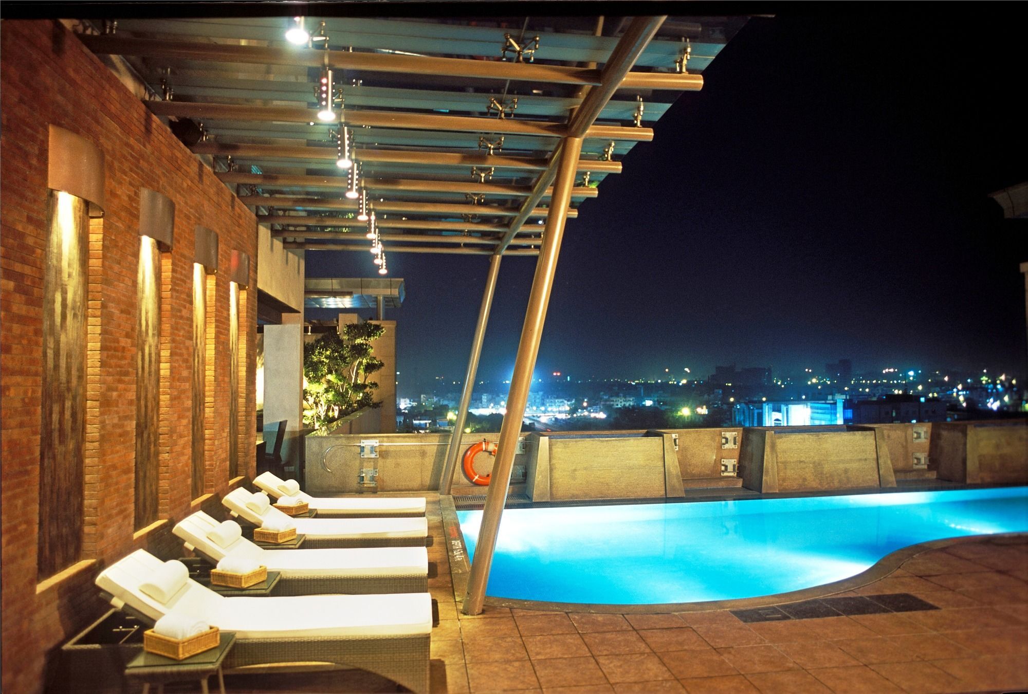 Radisson Noida Hotel Exterior photo